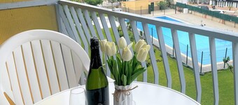 Pineda 3, chauffée, piscine et à 130m de la plage.