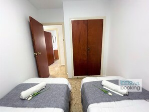 3 chambres, fer et planche à repasser, draps fournis