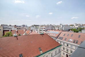 Property grounds - Lovely Mariahilf 2BR w/ Elevator, nr Shops & Cafes, by Blueground (Vienna)