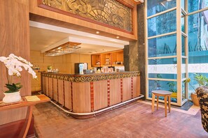 Lobby lounge