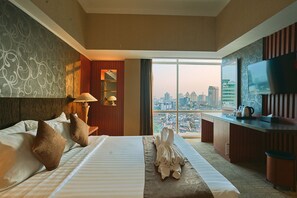 Quarto executivo | Roupas de cama premium, frigobar, escrivaninha, Wi-Fi de cortesia