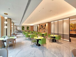 每日供应自助式早餐（每人 CNY 50）