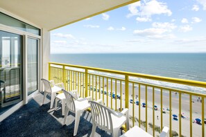 Property grounds - 11th floor oceanfront condo w/ shared pool, shared hot tub, central AC, WiFi (North Myrtle Beach)
