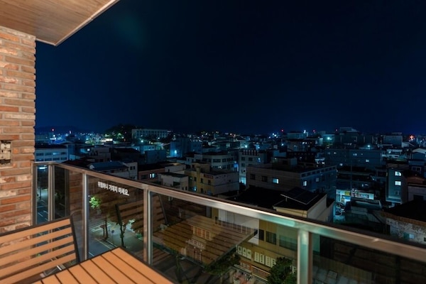 Terrace | Individually decorated, individually furnished, desk, free WiFi