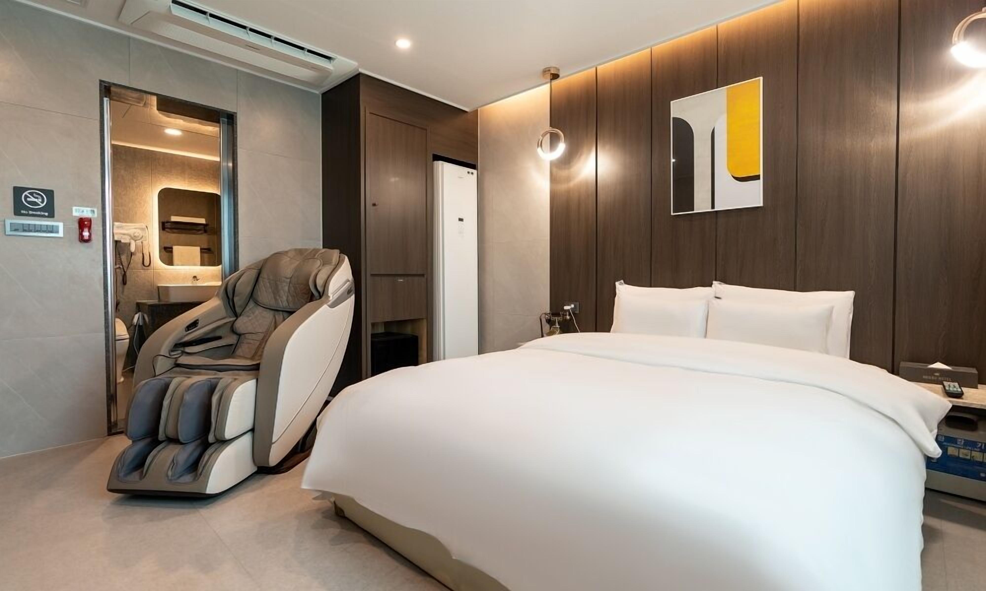 Premium Massage | Individually decorated, individually furnished, desk, free WiFi