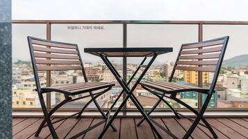 Terrace | Décoration personnalisée, ameublement personnalisé, bureau