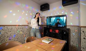 Family & Karaoke Room | Individually decorated, individually furnished, desk, free WiFi - Jecheon Hound Hotel (Jecheon)