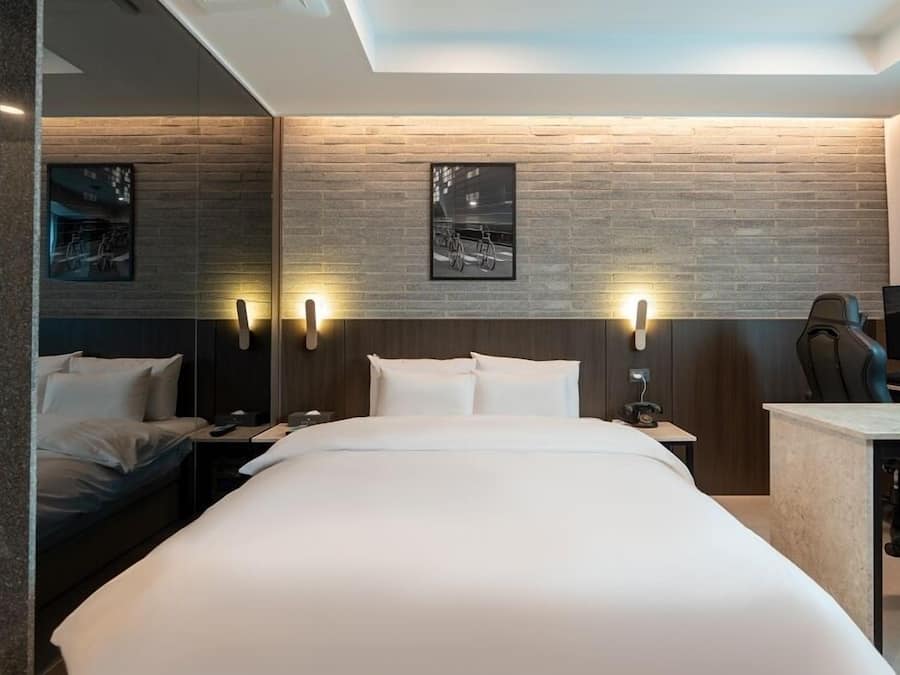 Couple PC | Individually decorated, individually furnished, desk, free WiFi