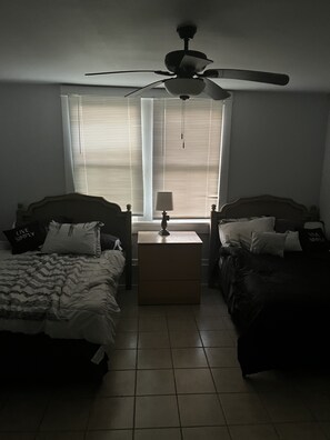 4 Schlafzimmer, Bügeleisen/Bügelbrett, WLAN, Bettwäsche