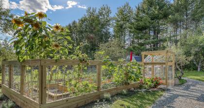Amazing condo on apple orchard with deck, full kitchen, and great mountain views