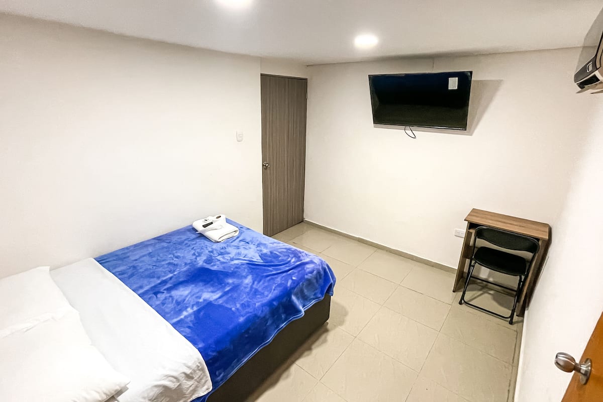 standard double room | free wifi, bed sheets