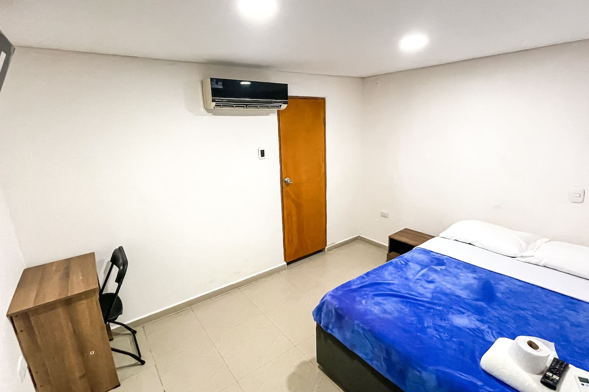 standard double room | free wifi, bed sheets