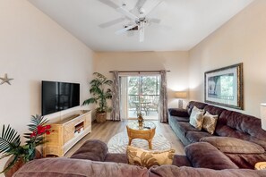 TV, DVD player, table football, ping pong - 2nd floor condo w/ basketball court, pools, near theme parks, tennis court (Davenport)