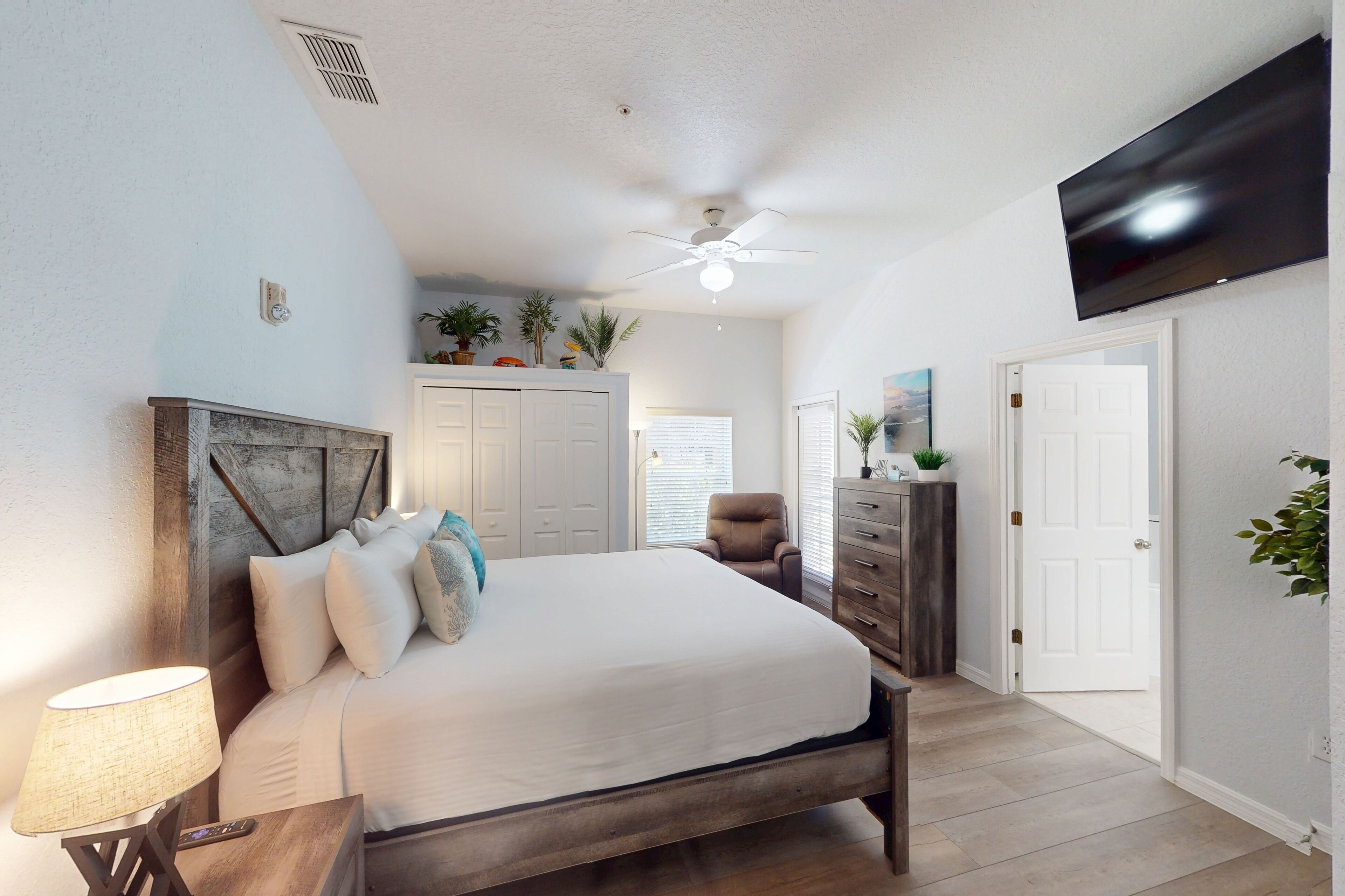 2 makuuhuonetta, silitysrauta/-lauta, internet, vuodevaatteet