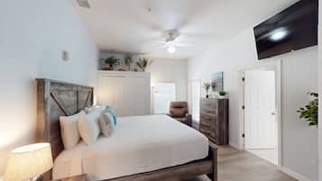 2 slaapkamers, een strijkplank/strijkijzer, internet, beddengoed