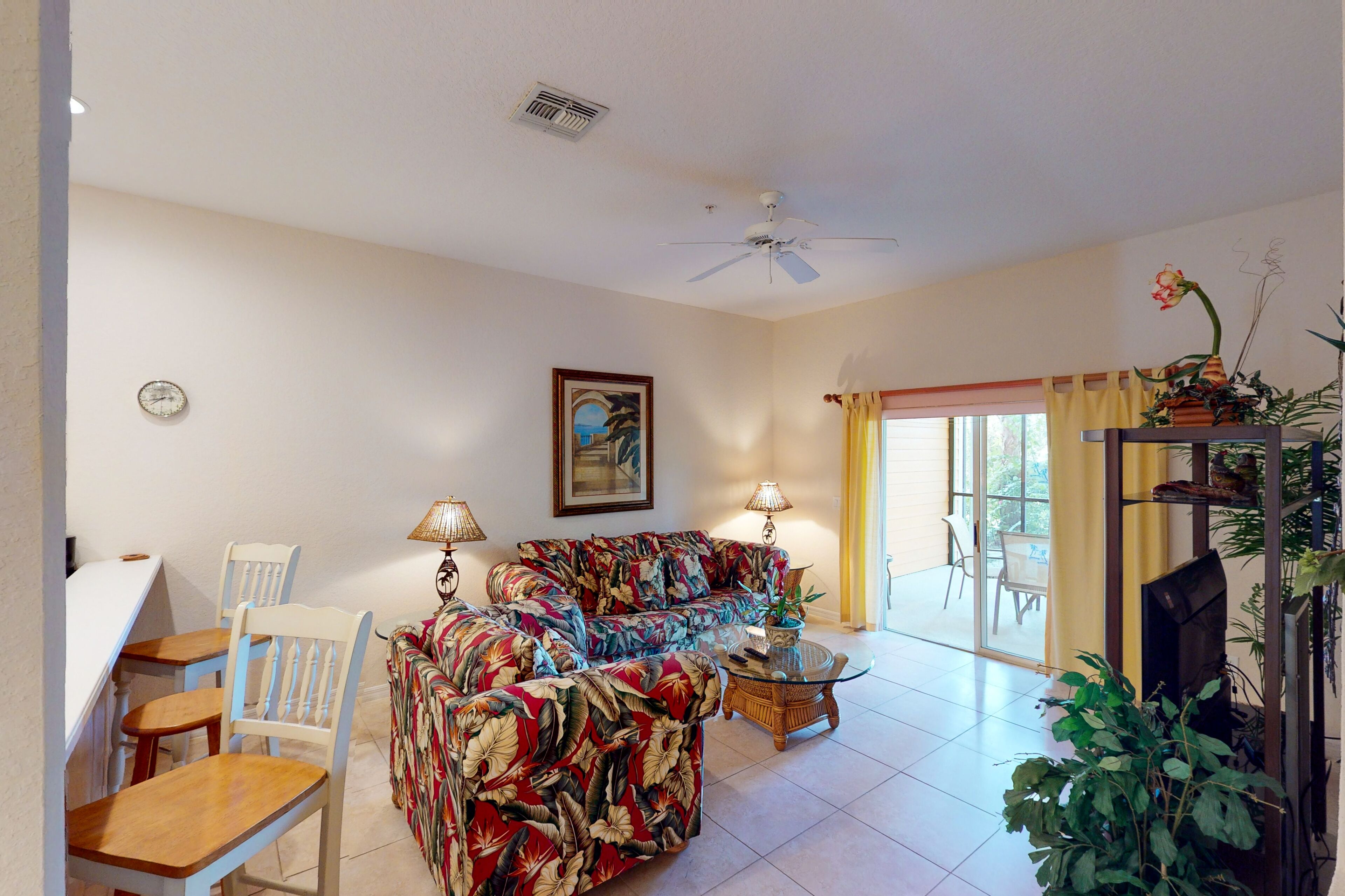 1st floor condo w/ basketball court, restaurant, tennis, limited-mobility access