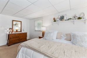 1 bedroom, iron/ironing board, WiFi, bed sheets - Stylish 1BR Apartment in Cape May (Cape May)