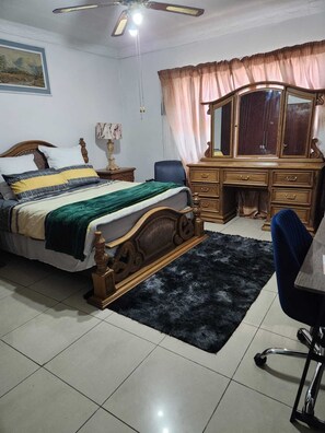 5 dormitorios, tabla de planchar con plancha, wifi y ropa de cama