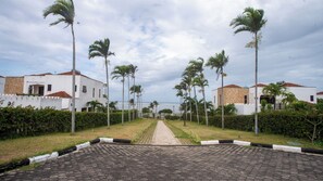 Property grounds - 5 Star Exclusive Beach Apartment in Kilifi County (Kilifi County)