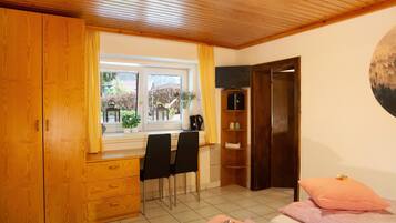 2 bedrooms, free WiFi, bed sheets, wheelchair access