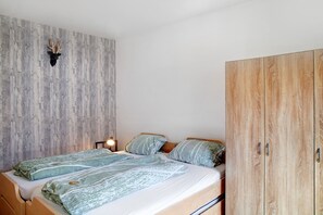 2 bedrooms, free WiFi, bed sheets - Apartment "Flying Hirsch" at Molltaler Appartements with Mountain View, Balcony & Wi-Fi (Stall)