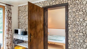 4 bedrooms, free WiFi, bed sheets