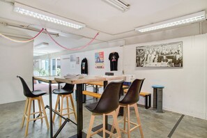 Dining - Vacation Home "Commune88 East" with Shared Terrace & Wi-Fi (Friedrichshafen, Germany)