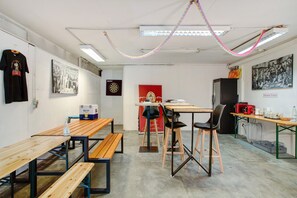 Dining - Vacation Home "Commune88 East" with Shared Terrace & Wi-Fi (Friedrichshafen, Germany)