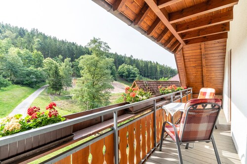 Ferienwohnung 'Gießler' mit Bergblick, Privatem Garten und WLAN