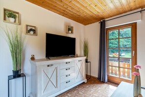 Fernseher, Tischtennisplatte