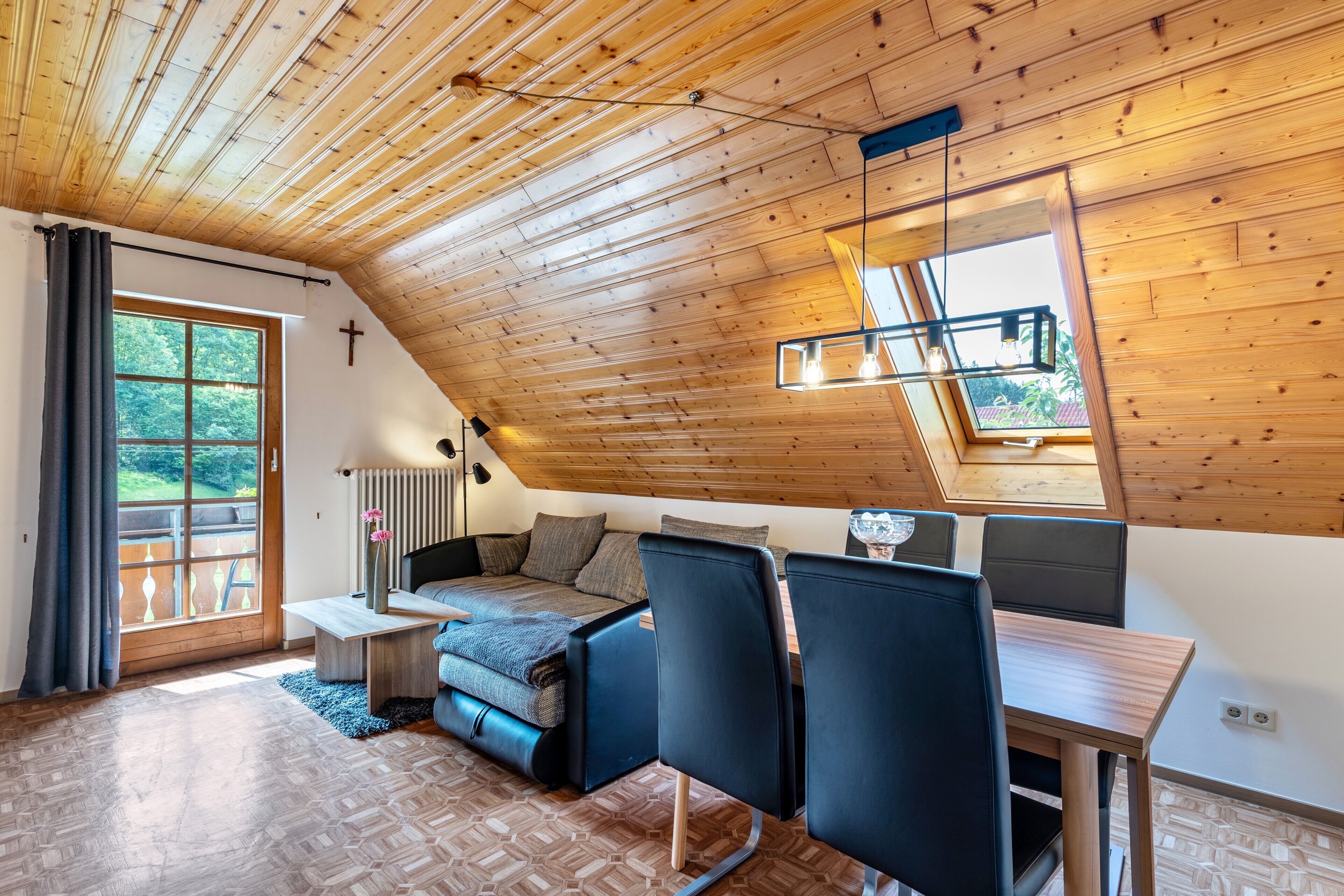 テレビ、卓球台