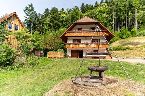 Ferienwohnung 'Gießler' mit Bergblick, Privatem Garten und WLAN