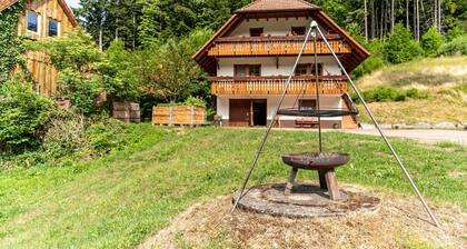Holiday Apartment 'Gießler' with Mountain View, Private Garden and Wi-Fi