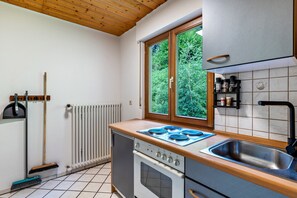 Køleskab, mikrobølgeovn, ovn, kogeplade