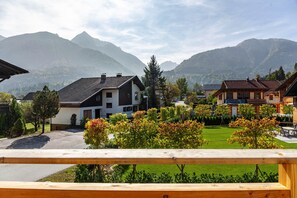 Property grounds - Holiday home 'Bubbelen Aan De Piste' with mountain view, terrace, jacuzzi and WiFi (Kötschach)