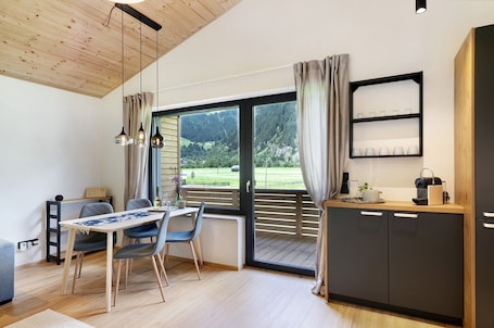 Dining. Apartment Stackler54 – Balcony, Mountain View, WLAN