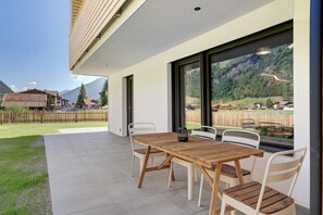 Outdoor dining - Sleep in Stubaital: Apartment 'Stackler54 - With Garden', Mountain View, Private Terrace, Wi-Fi (Neustift im Stubaital)