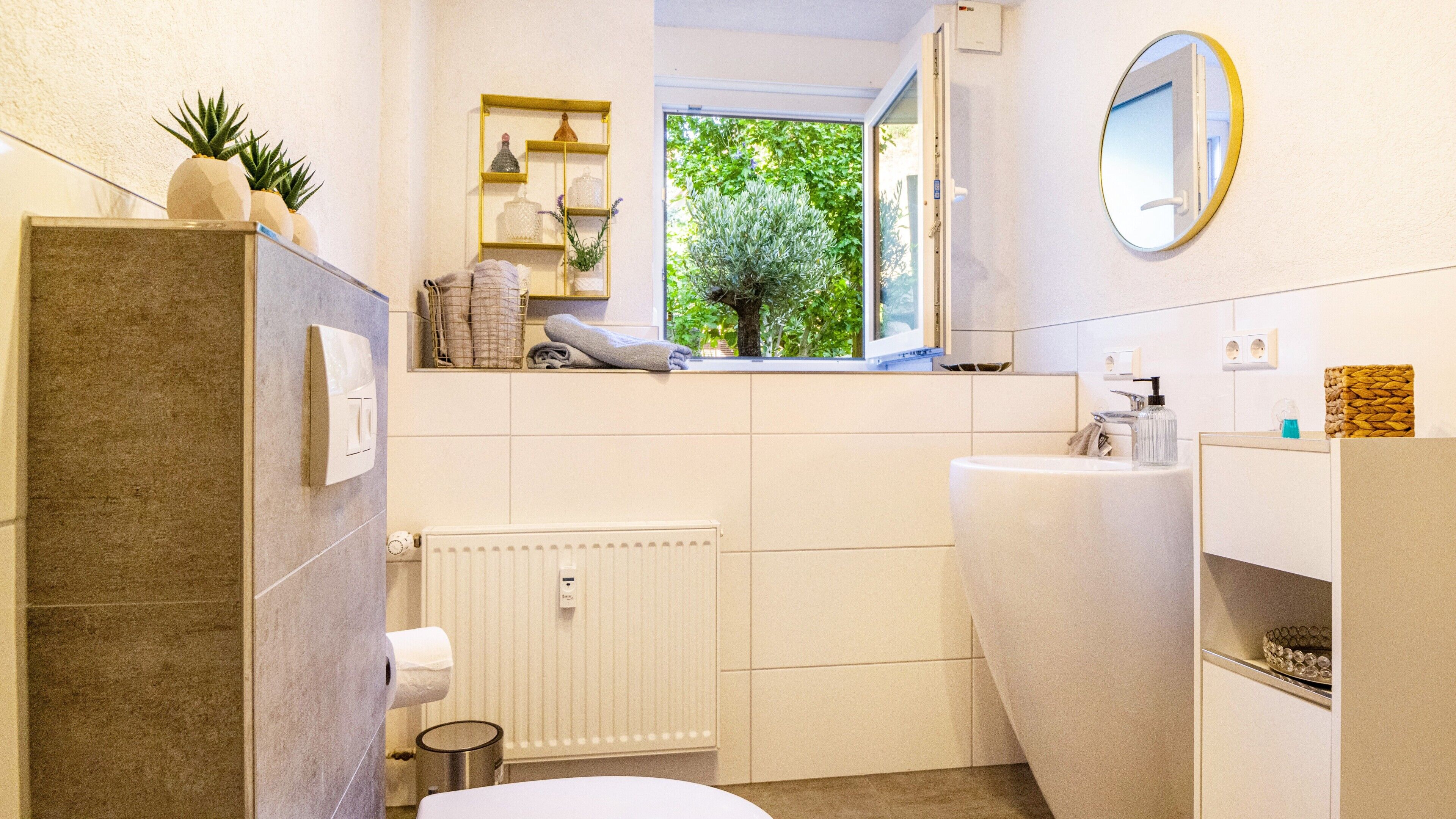 Shower, free toiletries, hair dryer, towels