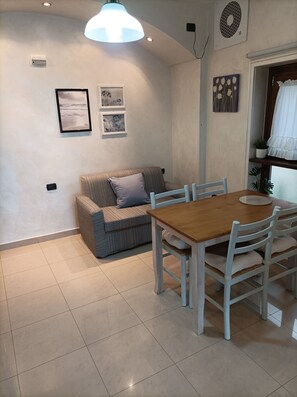 Villa, 1 chambre, balcon, vue sur le jardin | Aire de séjour