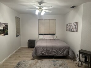 3 chambres, fer et planche à repasser, Wi-Fi, draps fournis