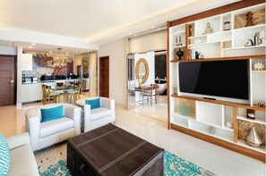 Smart TV, fireplace