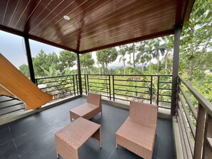 Terrace/patio - Villa La Vimala at Vimala Hills Megamendung Bogor with 5 Bedroom & 4 Bathroom (Jawa Barat)