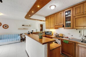 Kühlschrank, Herdplatte, Geschirrspüler