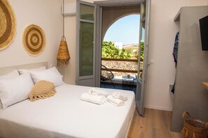 Deluxe Double Room | Soundproofing, free WiFi - Aidani Luxurious Rooms  (Santorini)