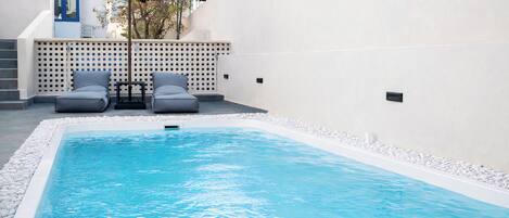 Seasonal outdoor pool