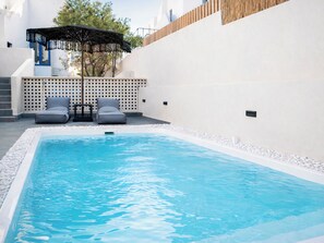 Seasonal outdoor pool - Aidani Luxurious Rooms  (Santorini)