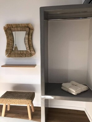 Deluxe Double Room | Soundproofing, free WiFi - Aidani Luxurious Rooms  (Santorini)