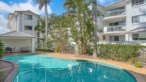 Pool - Golden Sea 10 - Absolute Beachfront Bilinga (Bilinga)