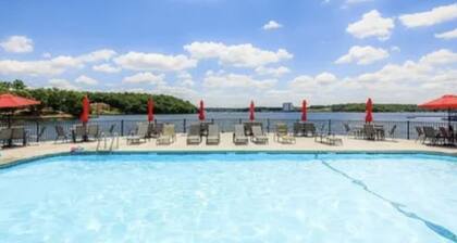 Water facing Condo on Horseshoe bend mins from the Strip avail PWC 12 X 28 Slips