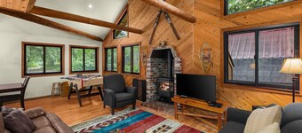 Dog-friendly cabin with fireplace, foosball, outdoor area, firepit, & W/D